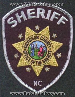 Davidson County Sheriff
Thanks to EmblemAndPatchSales.com for this scan.
Keywords: north carolina