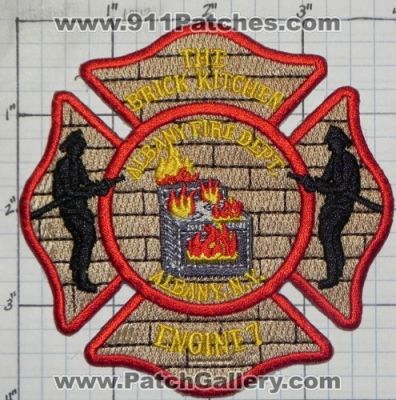 Albany Fire Department Engine 7 (New York)
Thanks to swmpside for this picture.
Keywords: dept. n.y.