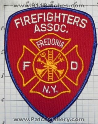 Fredonia Fire Department FireFighters Association (New York)
Thanks to swmpside for this picture.
Keywords: dept. fd n.y. assoc.