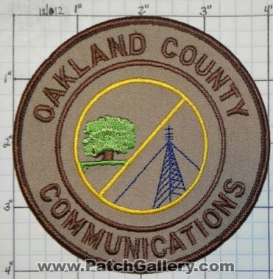 Oakland County Communications (Michigan)
Thanks to swmpside for this picture.
Keywords: fire police ems 911 dispatcher