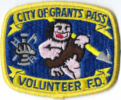 Grants Pass City Volunteer Fire Department (OR)
DEFUNCT - "The Caveman" is a 17-foot-tall statue and the mascot of Grants Pass, created in 1971 by a local group to promote the nearby Oregon Caves and boost tourism.  The GPVFD wore its own patch while the careeer members wore the same patch without the words "volunteer".  The GPVFD was disbanded in 1986.
